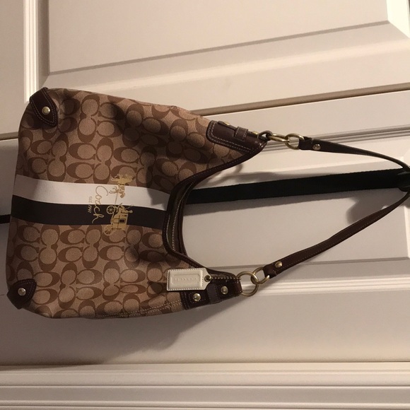 Coach hobo bag with zipper closure - Picture 2 of 3